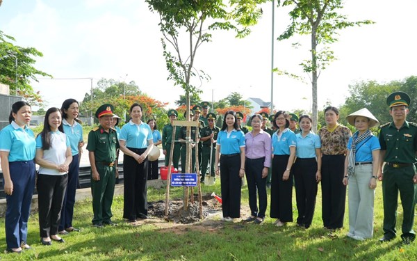 Thành phố Hồ Chí Minh: Trung ương Hội LHPN Việt Nam ra quân thực hiện 'Vườn cây Đại đoàn kết'
