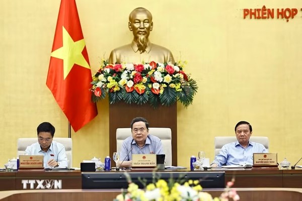 Tạo hành lang pháp lý vững chắc để bảo vệ cán bộ dám nghĩ, dám làm, sáng tạo