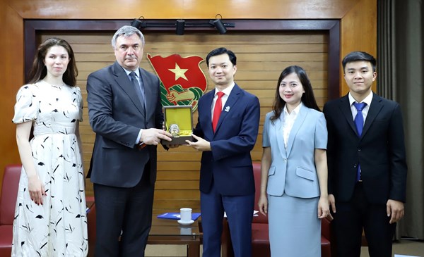 Trung ương Đoàn TNCS Hồ Chí Minh tiếp xã giao Phó Chủ tịch Ủy ban Đối ngoại thành phố Saint Petersburg