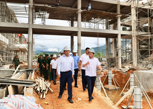 Phó Thủ tướng Lê Tiến Châu kiểm tra thực địa Dự án Trường phổ thông nội trú liên cấp tại TP. Huế