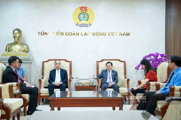 Tổng LĐLĐ Việt Nam tiếp và làm việc với Đại sứ quán Cuba tại Việt Nam