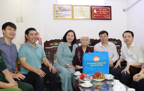 Thành phố Hồ Chí Minh: Ủy ban MTTQ Việt Nam thành phố thăm, tri ân Mẹ Việt Nam Anh hùng, người có công