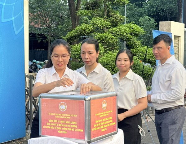 Thành phố Hồ Chí Minh phát động ủng hộ Quỹ Vì biển đảo quê hương