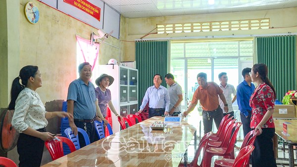 Cà Mau: Đoàn công tác Ủy ban MTTQ Việt Nam tỉnh làm việc tại xã Long Điền