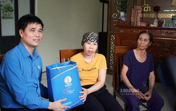 Chương trình "Những món quà từ Đại hội XIV Công đoàn Việt Nam" hỗ trợ 23.378 lao động vượt bệnh tật