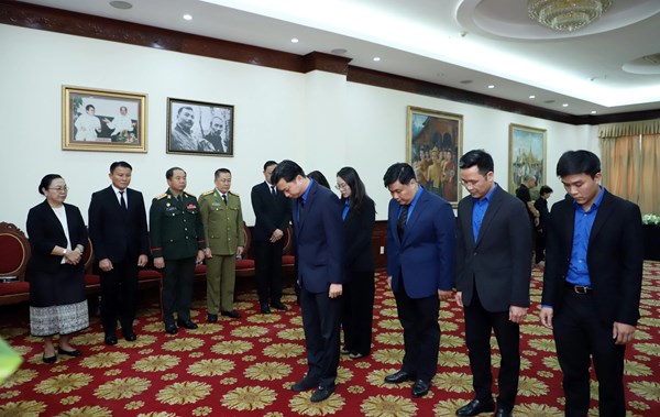 Bí thư Trung ương Đoàn TNCS Hồ Chí Minh viếng Chủ tịch Quốc hội Lào