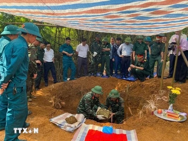 Lào Cai: Khai quật, cất bốc các phần mộ liệt sỹ tại khu vực đồi Đá Vôi