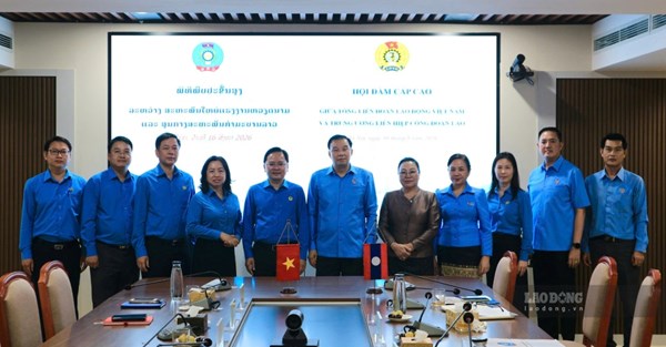 Tổng LĐLĐ Việt Nam hội đàm với Chủ tịch Trung ương Liên hiệp Công đoàn Lào