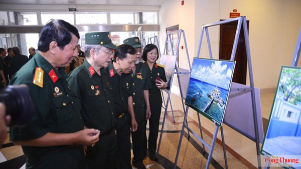 Báo Cựu chiến binh Việt Nam tổ chức Lễ khai mạc Triển lãm ảnh mang chủ đề 'Linh thiêng biển đảo Việt Nam'