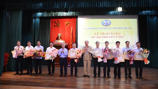 Đảng bộ Trung ương Hội Cựu Chiến binh Việt Nam tổ chức Lễ trao tặng Huy hiệu Đảng đợt 2/9/2026