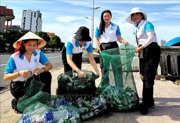 Hội LHPN Việt Nam triển khai thực hiện phong trào thi đua Vì một Việt Nam xanh - sạch - đẹp