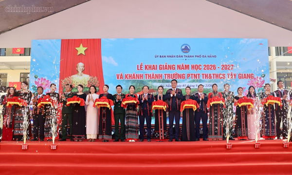 Phó Thủ tướng Lê Tiến Châu dự Lễ khánh thành Trường Phổ thông Dân tộc nội trú TH&THCS Tây Giang
