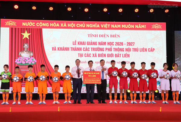 Phó Thủ tướng Thường trực Phạm Gia Túc dự Lễ khai giảng năm học mới tại Điện Biên