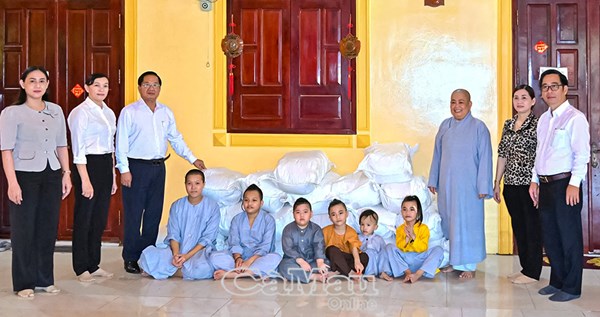 Cà Mau: Ủy ban MTTQ Việt Nam tỉnh thăm và trao hỗ trợ trẻ em cơ nhỡ tại Niệm Phật đường Hưng Phước