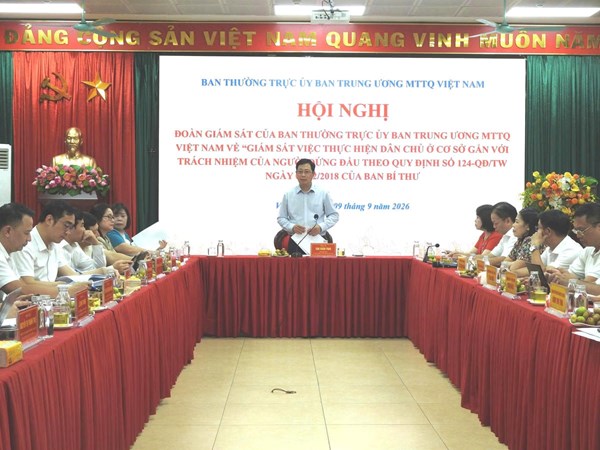 Phó Chủ tịch Ủy ban Trung ương MTTQ Việt Nam Cao Xuân Thạo làm việc với phường Vĩnh Tuy, thành phố Hà Nội