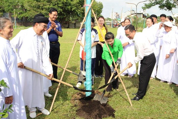 Thành phố Hồ Chí Minh: Lễ phát động phong trào trồng cây, khánh thành “Vườn cây Đại đoàn kết” 