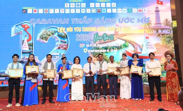 Cà Mau: Ủy ban MTTQ Việt Nam tỉnh gặp mặt đoàn Hành trình Caravan “Thắp sáng ước mơ” năm 2026