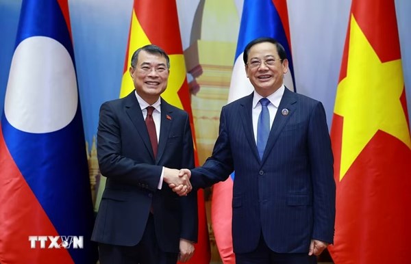 Thủ tướng Lê Minh Hưng hội kiến Chủ tịch Quốc hội Lào Sonexay Siphandone