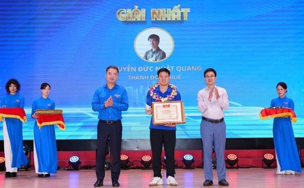 Trung ương Đoàn TNCS Hồ Chí Minh trao 90 giải thưởng về tin học cho cán bộ, công chức trẻ