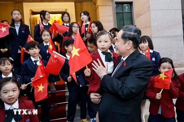 Chủ tịch Quốc hội Trần Thanh Mẫn gặp gỡ cộng đồng kiều bào tại Trung Quốc