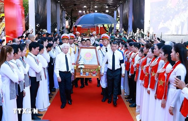 Thủ tướng dự lễ viếng, truy điệu 731 liệt sỹ được quy tập tại công viên Lê Thị Riêng về an táng tại Nghĩa trang liệt sỹ TP Hồ Chí Minh