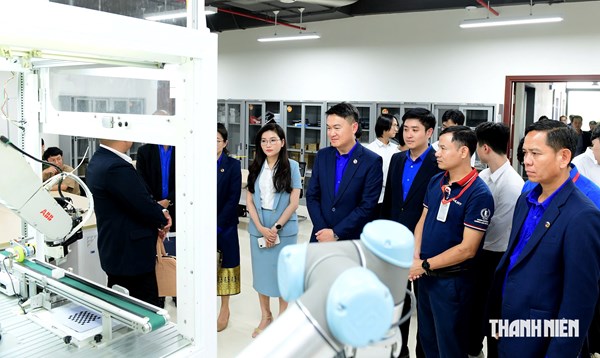Đoàn đại biểu cấp cao Trung ương Đoàn Lào thăm Đại học Bách khoa Hà Nội