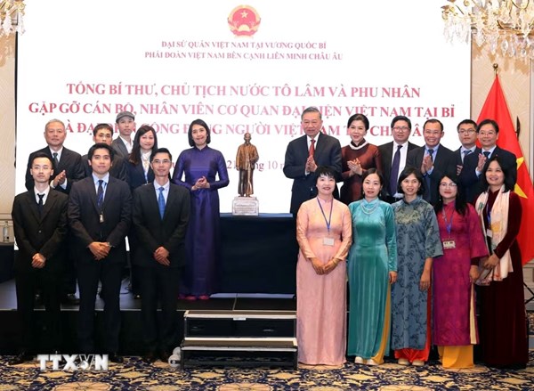 Tổng Bí thư, Chủ tịch nước Tô Lâm gặp gỡ cán bộ, nhân viên Cơ quan đại diện Việt Nam tại Bỉ và đại diện cộng đồng người Việt Nam tại châu Âu