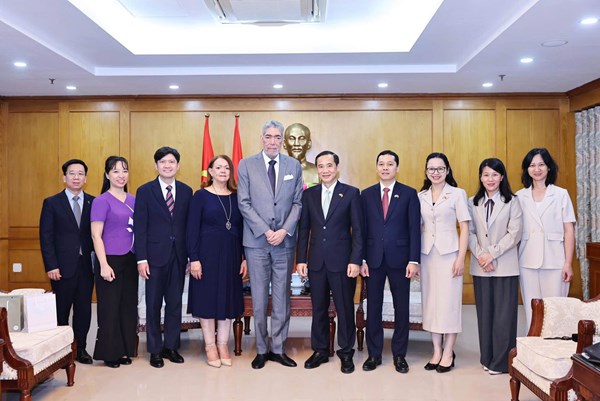 Ông Nguyễn Thái Học tiếp Tổng bí thư Đảng Phong trào Cánh tả Thống nhất (MIU)