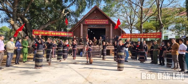 Người dân buôn làng ở Đắk Lắk hướng về Đại hội lần thứ XIV của Đảng