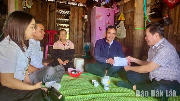 Ủy ban trận Tổ quốc Việt Nam tỉnh Đắk Lắk thăm, tặng quà người uy tín vùng đồng bào dân tộc thiểu số dịp Tết Bính Ngọ 2026
