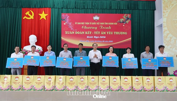 Khánh Hòa: Trao 22.650 suất quà Tết cho người dân có hoàn cảnh khó khăn