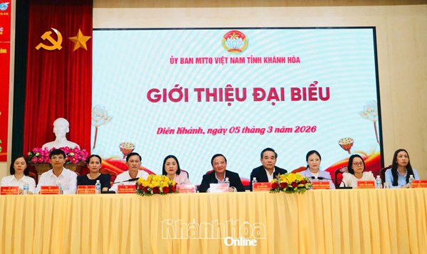 Phó Chủ tịch Quốc hội Nguyễn Khắc Định và những người ứng cử đại biểu Quốc hội, Hội đồng nhân dân tỉnh Khánh Hòa tiếp xúc cử tri xã Diên Khánh