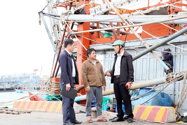 Quảng Trị: Những lá phiếu trở về từ khơi xa