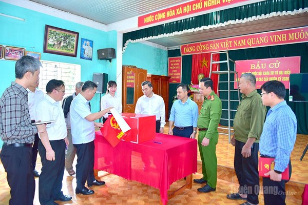 Phó Bí thư Tỉnh ủy, Chủ tịch Ủy ban MTTQ Việt Nam tỉnh Tuyên Quang kiểm tra công tác chuẩn bị bầu cử 