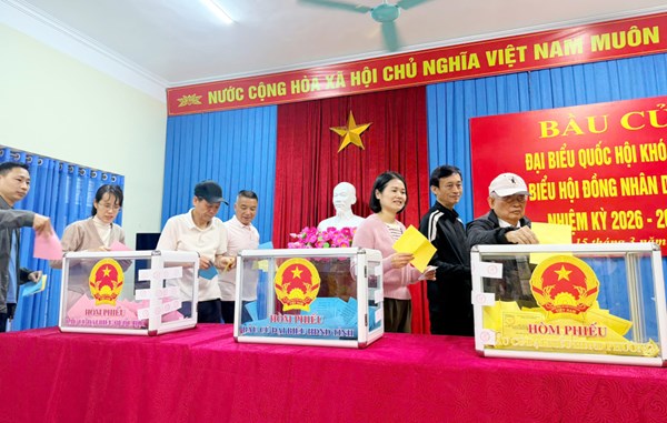 Tưng bừng ngày hội bầu cử trên khắp các vùng miền trong tỉnh Quảng Ninh