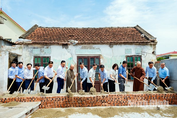 Xã Phát Diệm tổ chức khởi công xây mới, sửa chữa 16 ngôi nhà “Ấm tình đoàn kết lương giáo”
