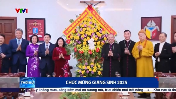 Chủ tịch UBTƯ MTTQ Việt Nam Bùi Thị Minh Hoài thăm, chúc mừng Giáng sinh 2025