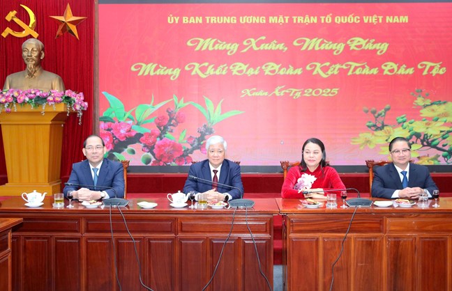 Cơ quan Ủy ban Trung ương MTTQ Việt Nam gặp mặt đầu xuân và ký kết giao ước thi đua năm 2025