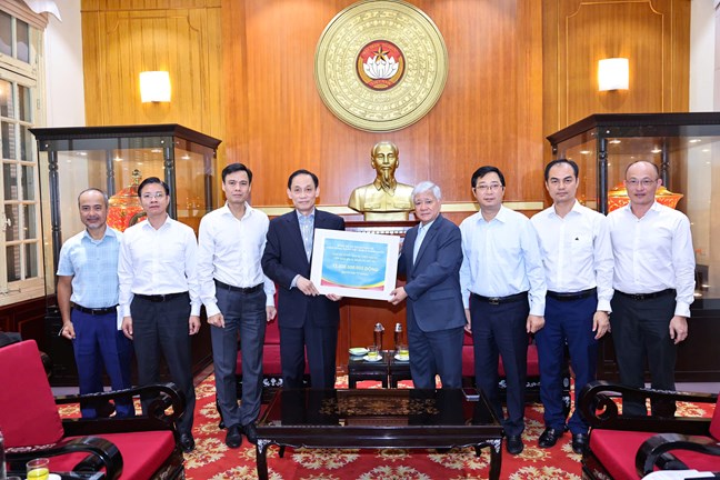 12 tỷ đồng từ Đảng bộ Bộ Ngoại giao và cộng đồng người Việt Nam ở nước ngoài gửi tới đồng bào vùng lũ